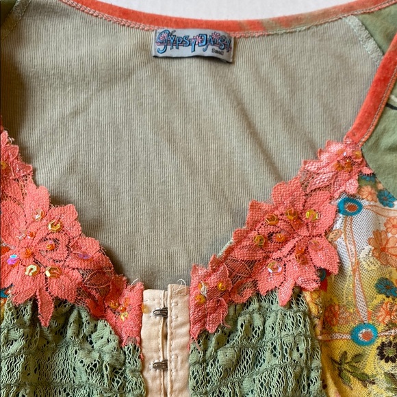 GYPSY DAISY Boho Floral Green Top with Lace Detail. Size Small. EUC - Picture 2 of 10